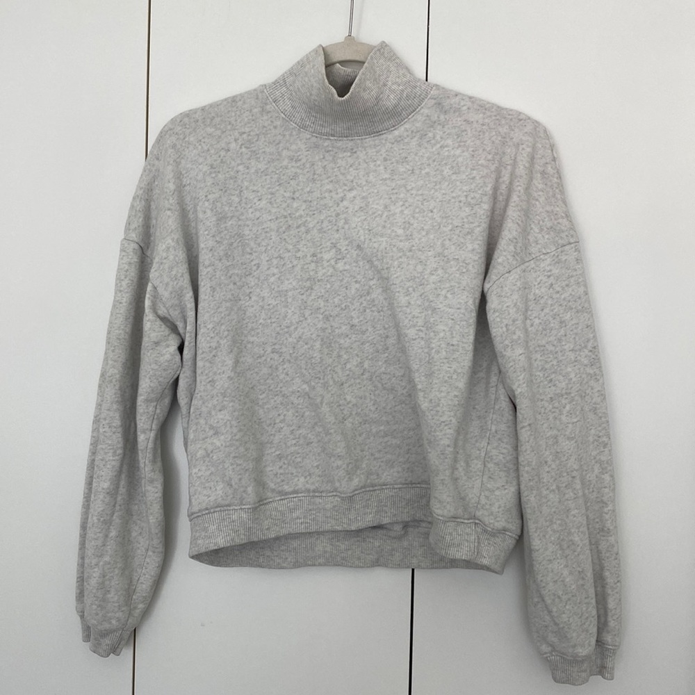 American Eagle mock neck fleece pullover. Size small. Mild wear.